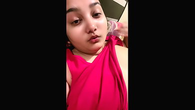 Beautiful Showing Cute Ladki Live Viral MMS